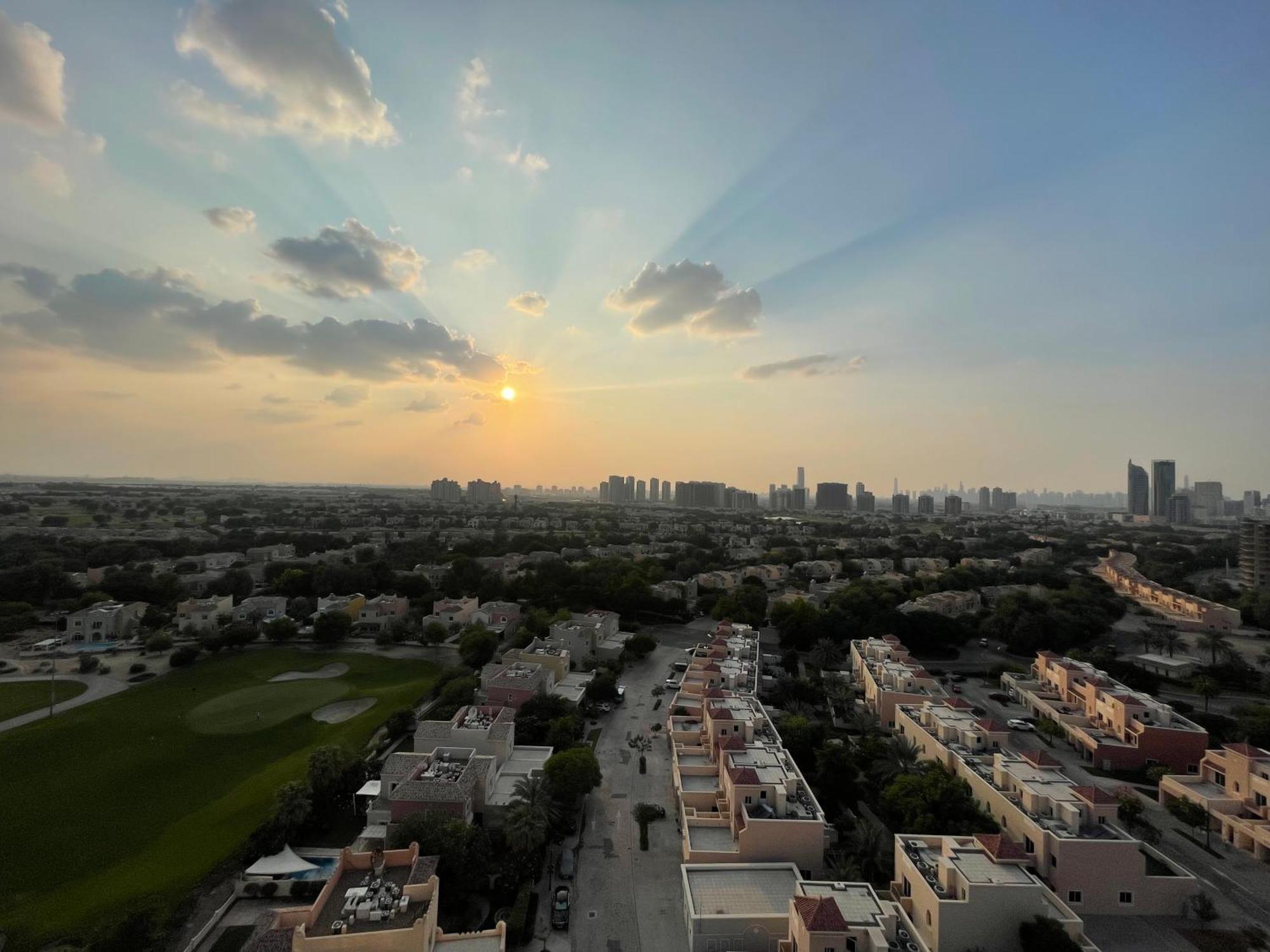 Great View, Dubai Sportcity, Parking Included, Nice Apartments 외부 사진
